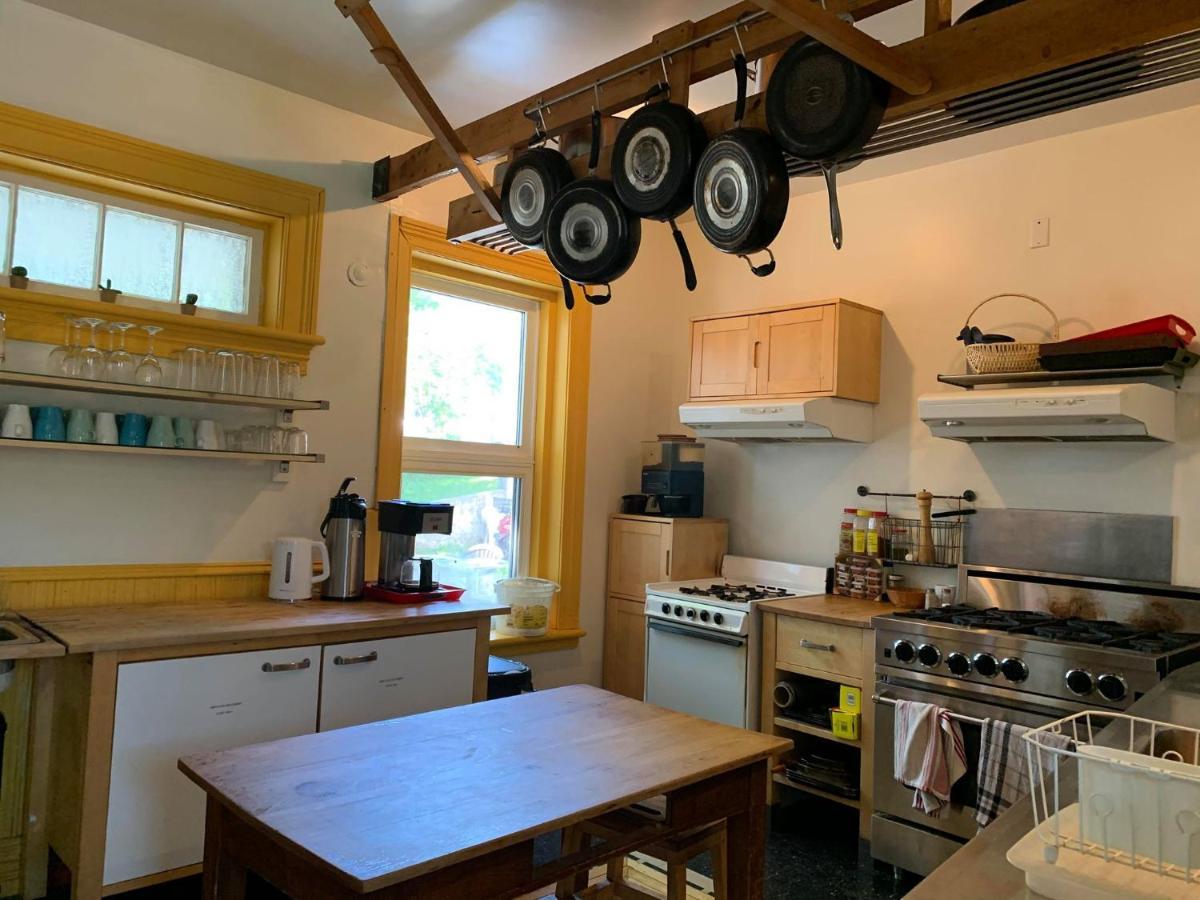 Auberge Internationale De Rivière-du-Loup Екстериор снимка